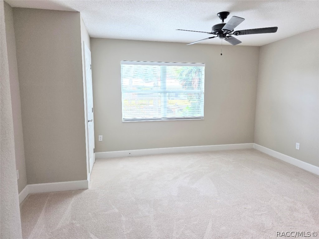 11612 W Kingfisher Court, Crystal River, FL 34429