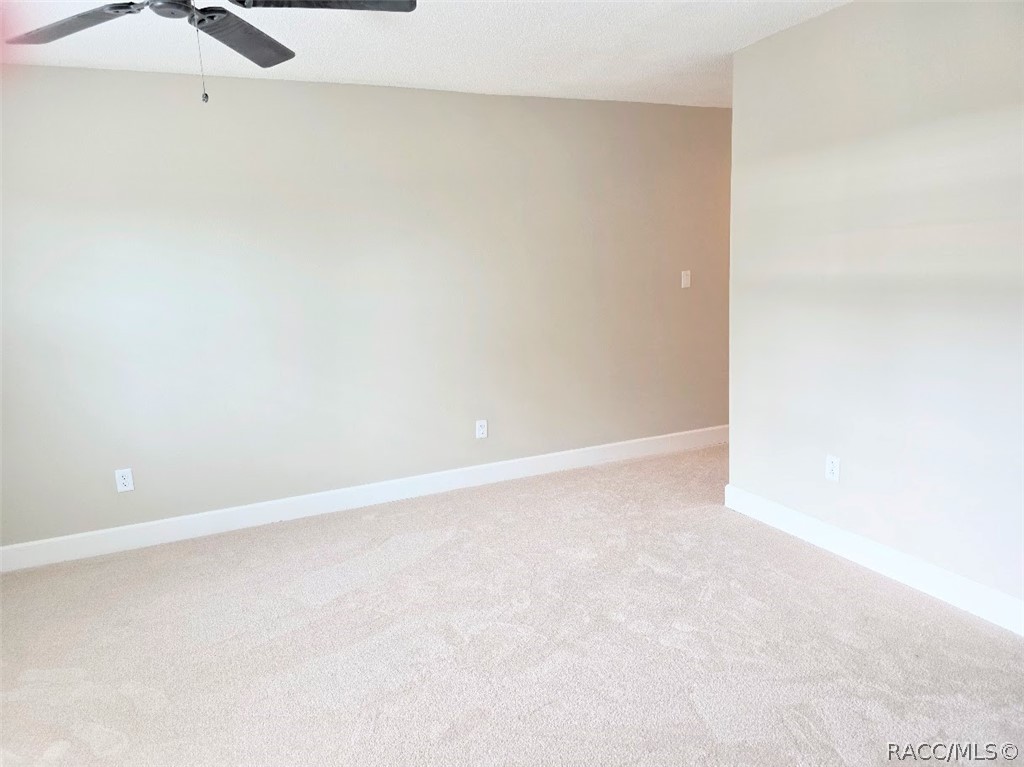 11612 W Kingfisher Court, Crystal River, FL 34429