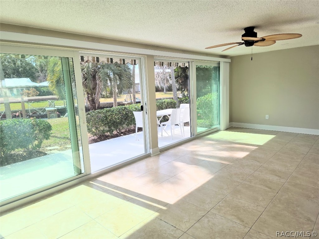 11612 W Kingfisher Court, Crystal River, FL 34429