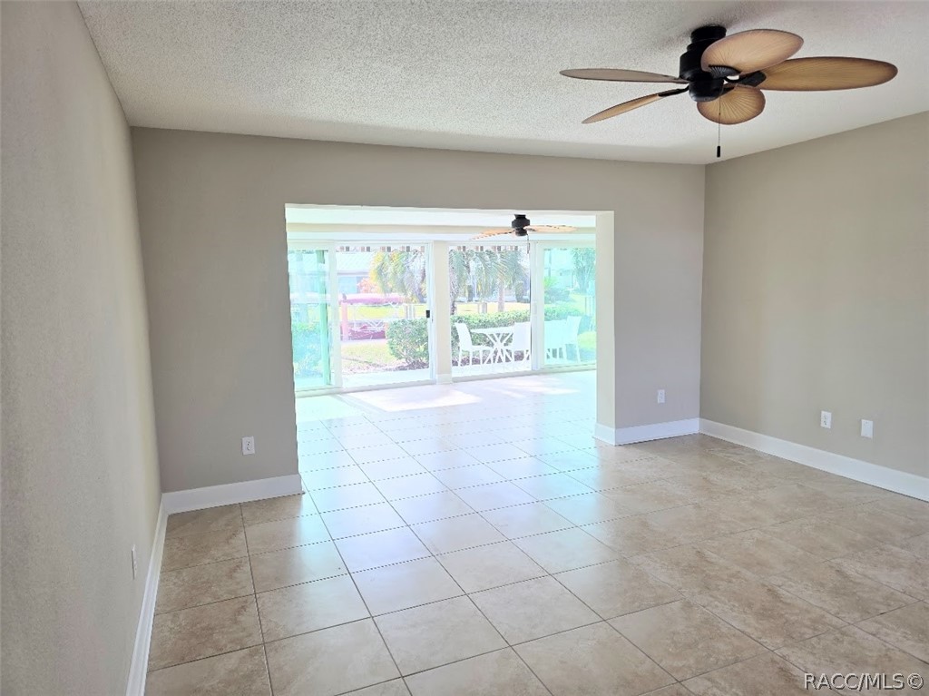 11612 W Kingfisher Court, Crystal River, FL 34429