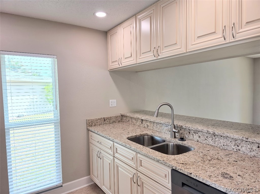 11612 W Kingfisher Court, Crystal River, FL 34429