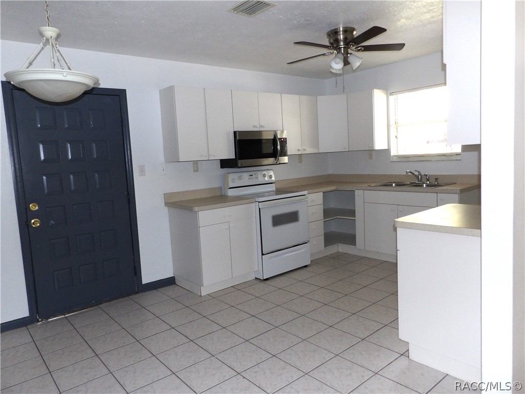 818 NE 5th Avenue, Crystal River, FL 34428 818 NE 5th Avenue, Crystal River, FL 34428