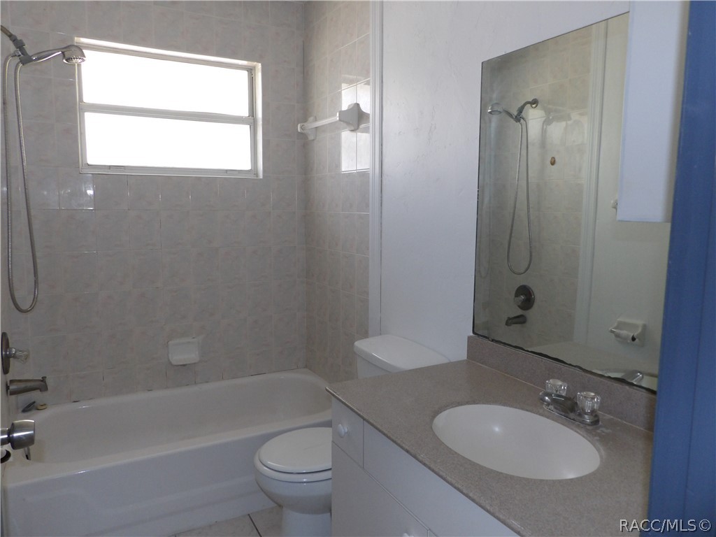 818 NE 5th Avenue, Crystal River, FL 34428