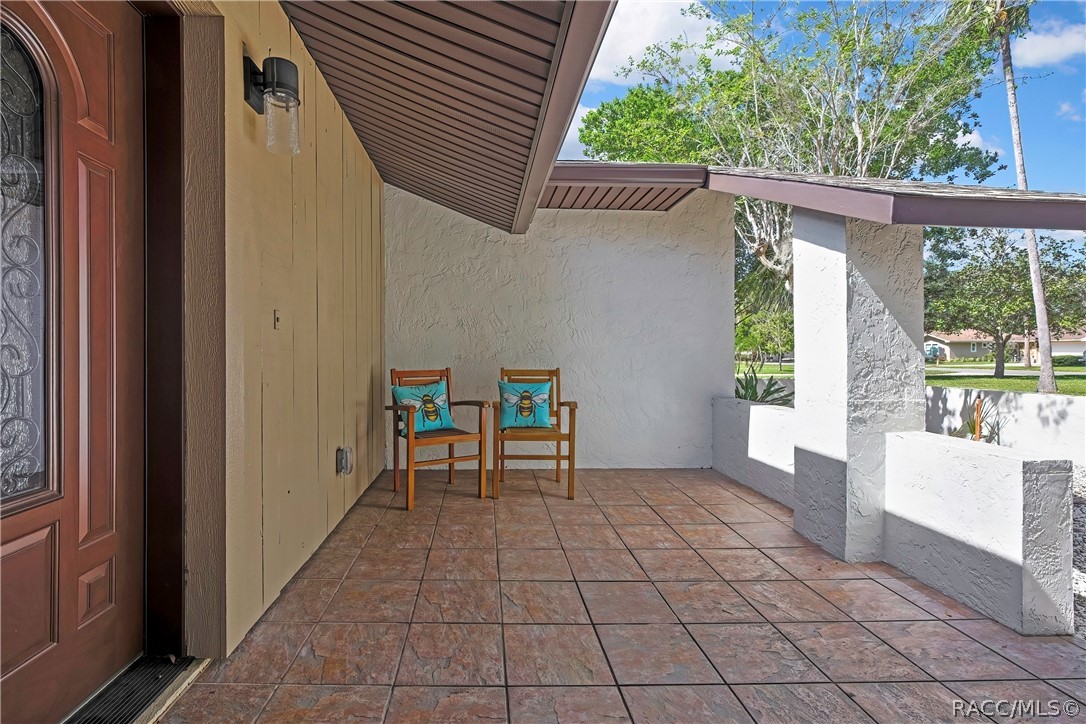 Covered front entry porch with tile flooring.