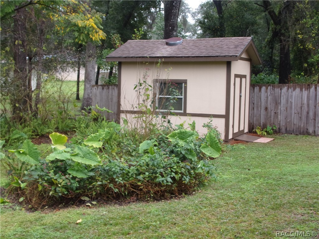 6715 E Red Robin Lane, Inverness, FL 34452