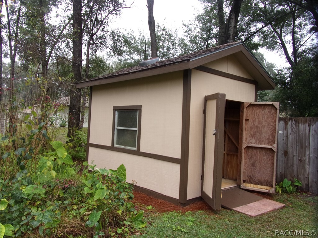 6715 E Red Robin Lane, Inverness, FL 34452