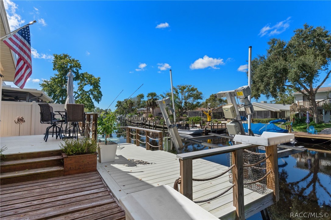 5198 S Riverview Circle, Homosassa, FL 34448