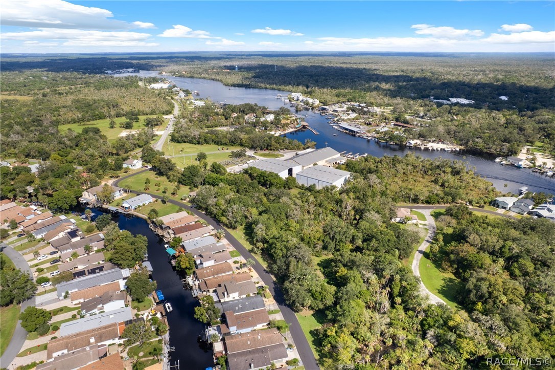 5198 S Riverview Circle, Homosassa, FL 34448