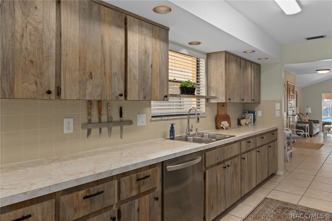 5198 S Riverview Circle, Homosassa, FL 34448