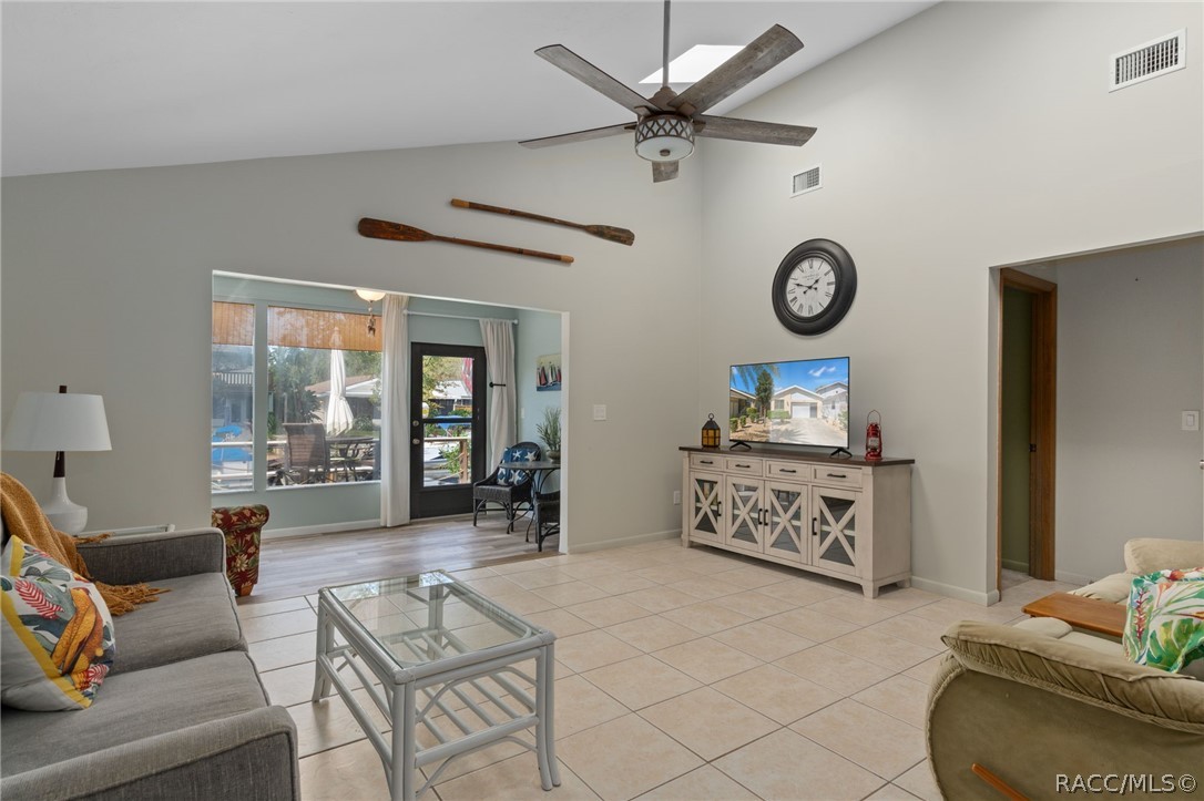 5198 S Riverview Circle, Homosassa, FL 34448