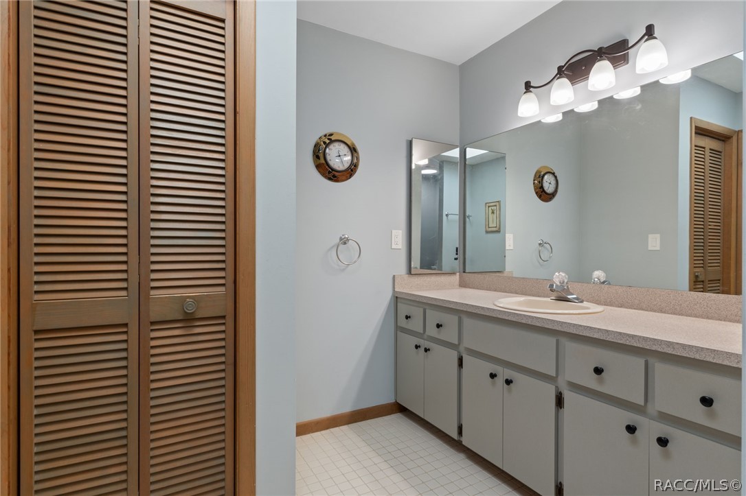 5198 S Riverview Circle, Homosassa, FL 34448