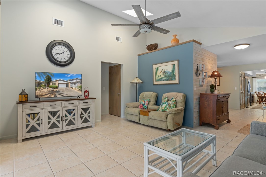 5198 S Riverview Circle, Homosassa, FL 34448