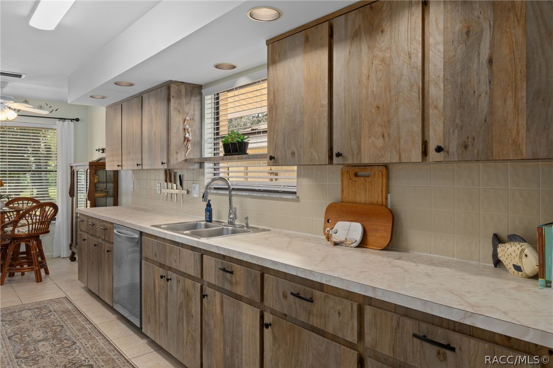 5198 S Riverview Circle, Homosassa, FL 34448