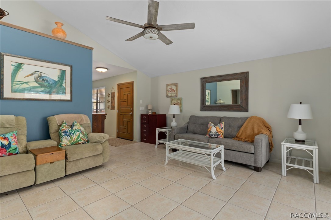 5198 S Riverview Circle, Homosassa, FL 34448
