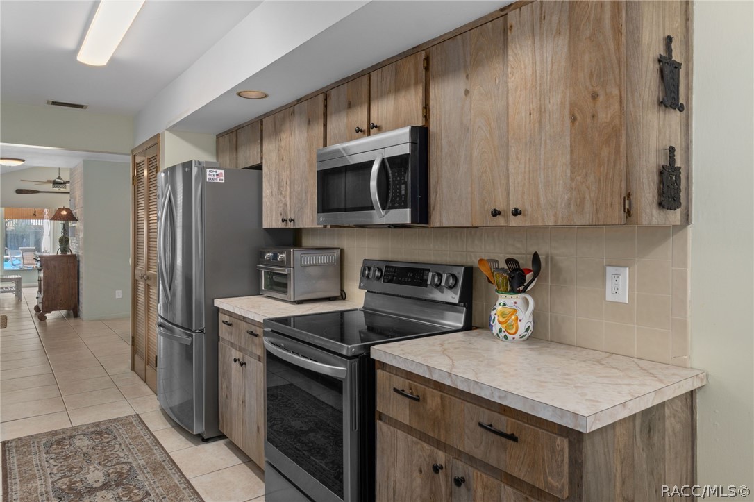 5198 S Riverview Circle, Homosassa, FL 34448