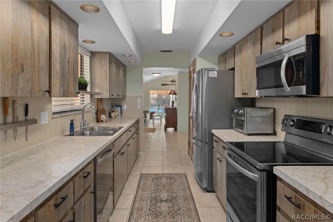 5198 S Riverview Circle, Homosassa, FL 34448