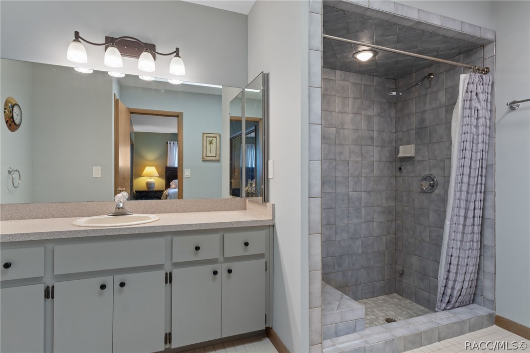 5198 S Riverview Circle, Homosassa, FL 34448