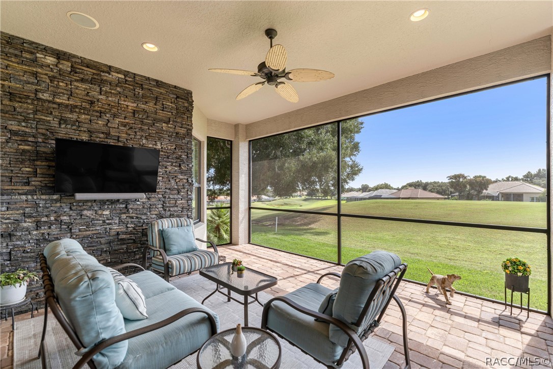 212 W Doerr Path, Hernando, FL 34442
