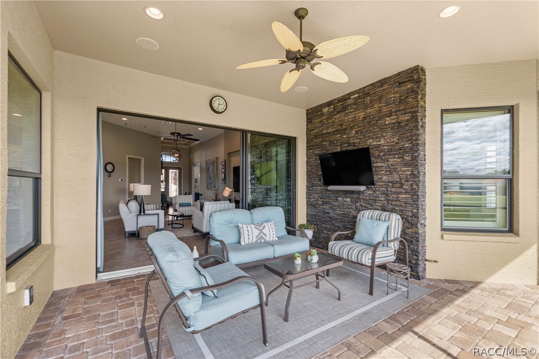 212 W Doerr Path, Hernando, FL 34442