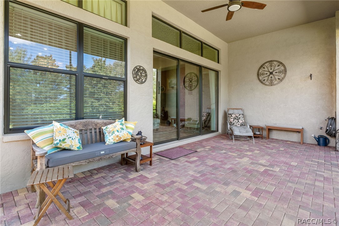 Opposite view of lanai back toward 3 panel stacking sliders.