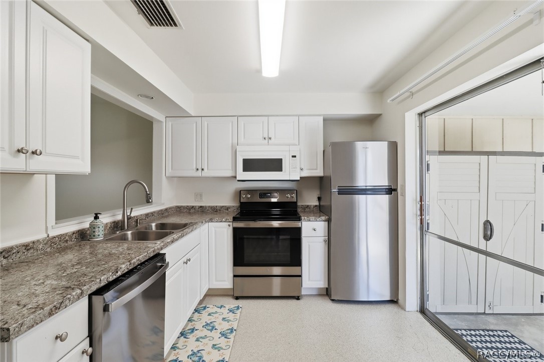 10 SE Kings Bay Drive, #9, Crystal River, FL 34429