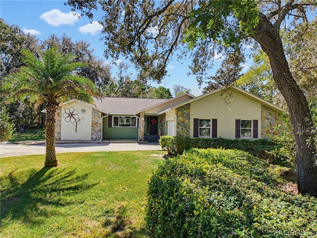 3 Village Center Drive, Homosassa, FL 34446