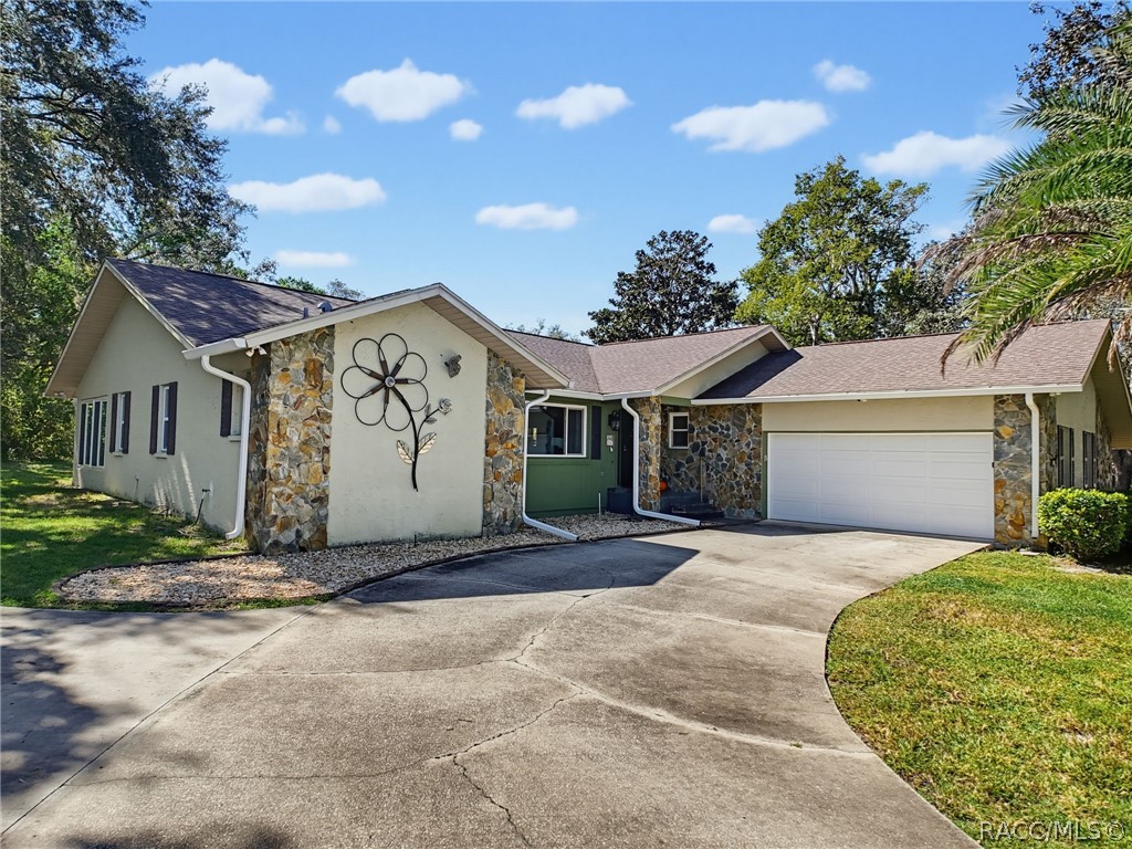 3 Village Center Drive, Homosassa, FL 34446