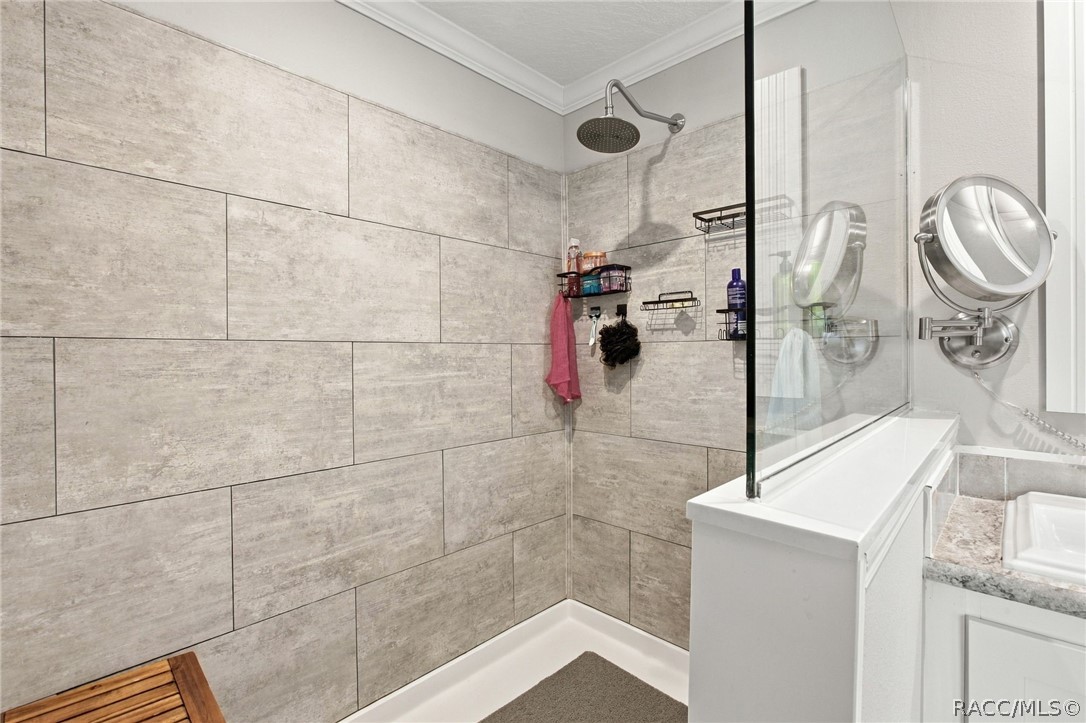 9900 W Pinespring Court, Crystal River, FL 34428