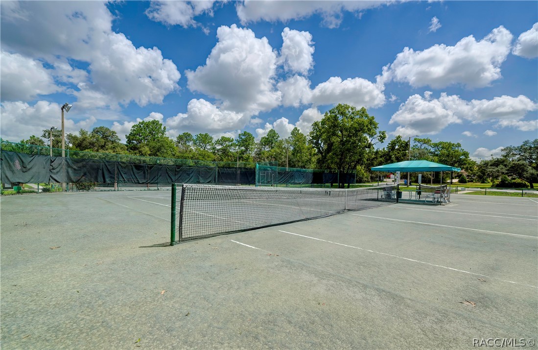 8 Pinewood Gardens, Homosassa, FL 34446