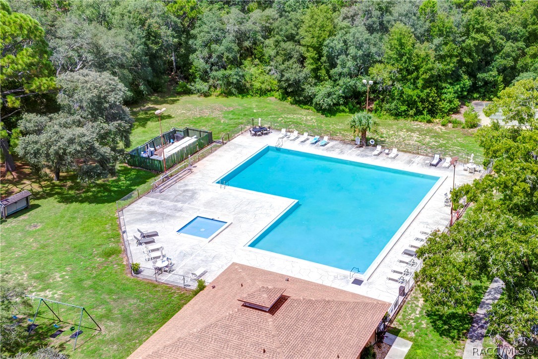 8 Pinewood Gardens, Homosassa, FL 34446