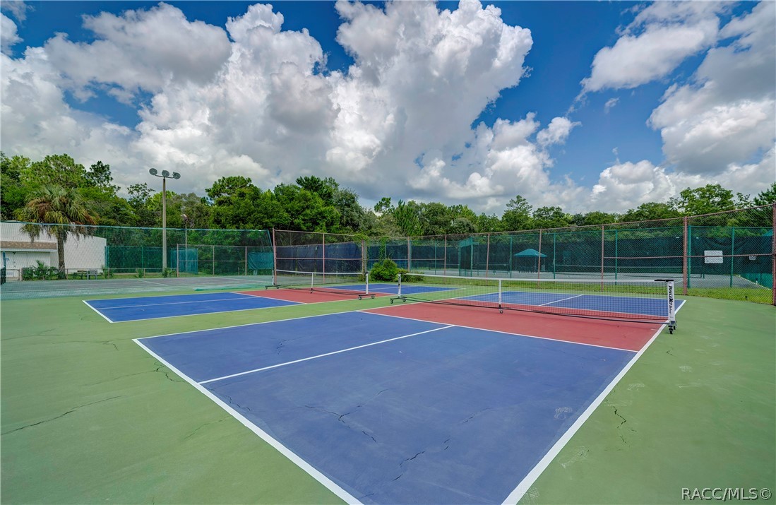 8 Pinewood Gardens, Homosassa, FL 34446