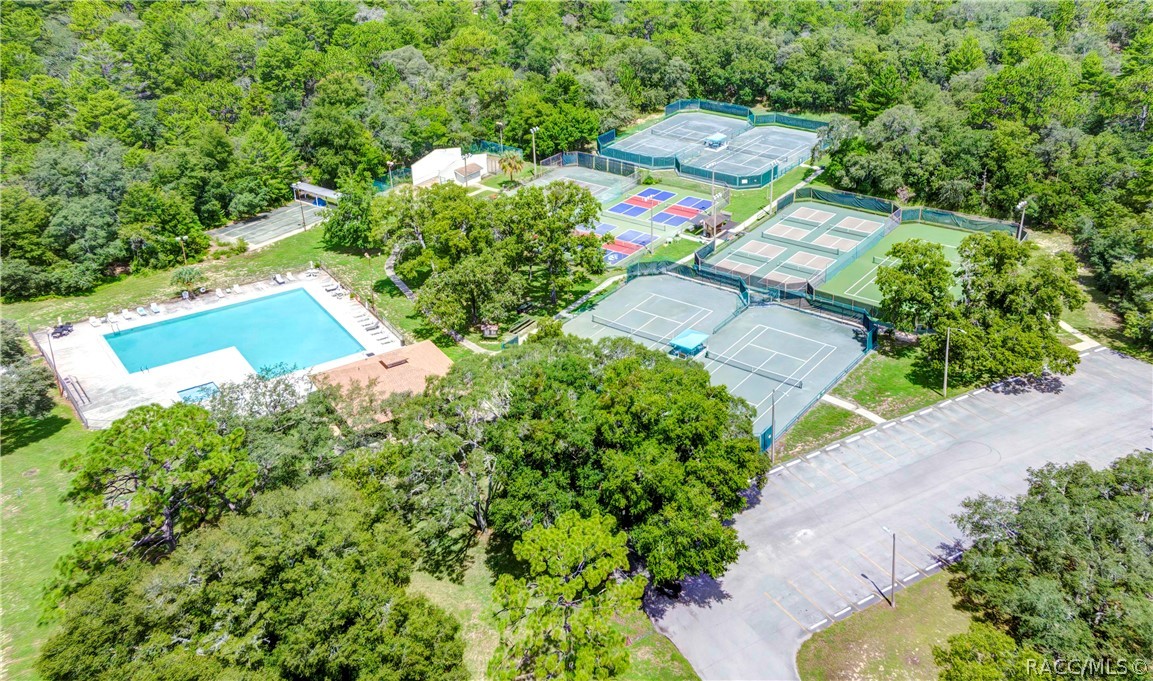 8 Pinewood Gardens, Homosassa, FL 34446
