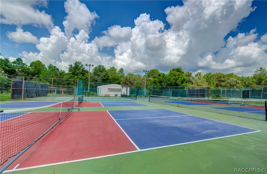 8 Pinewood Gardens, Homosassa, FL 34446