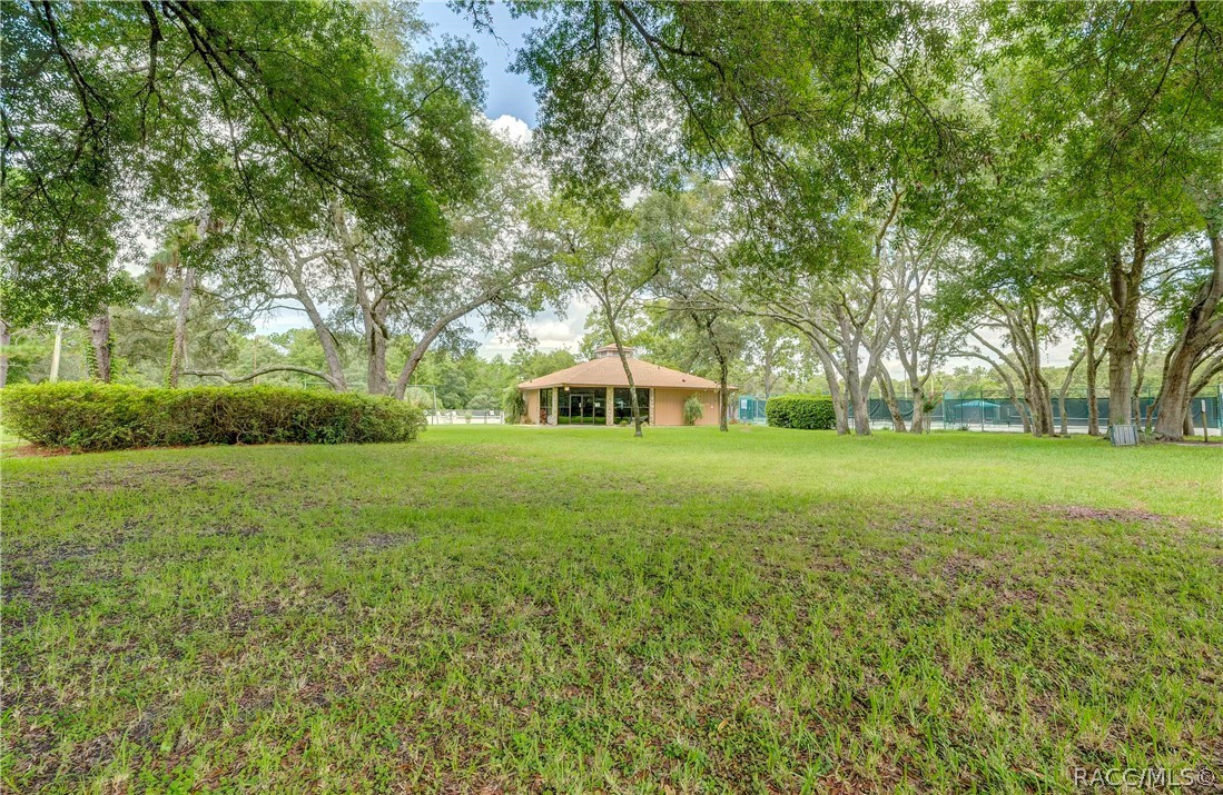 8 Pinewood Gardens, Homosassa, FL 34446