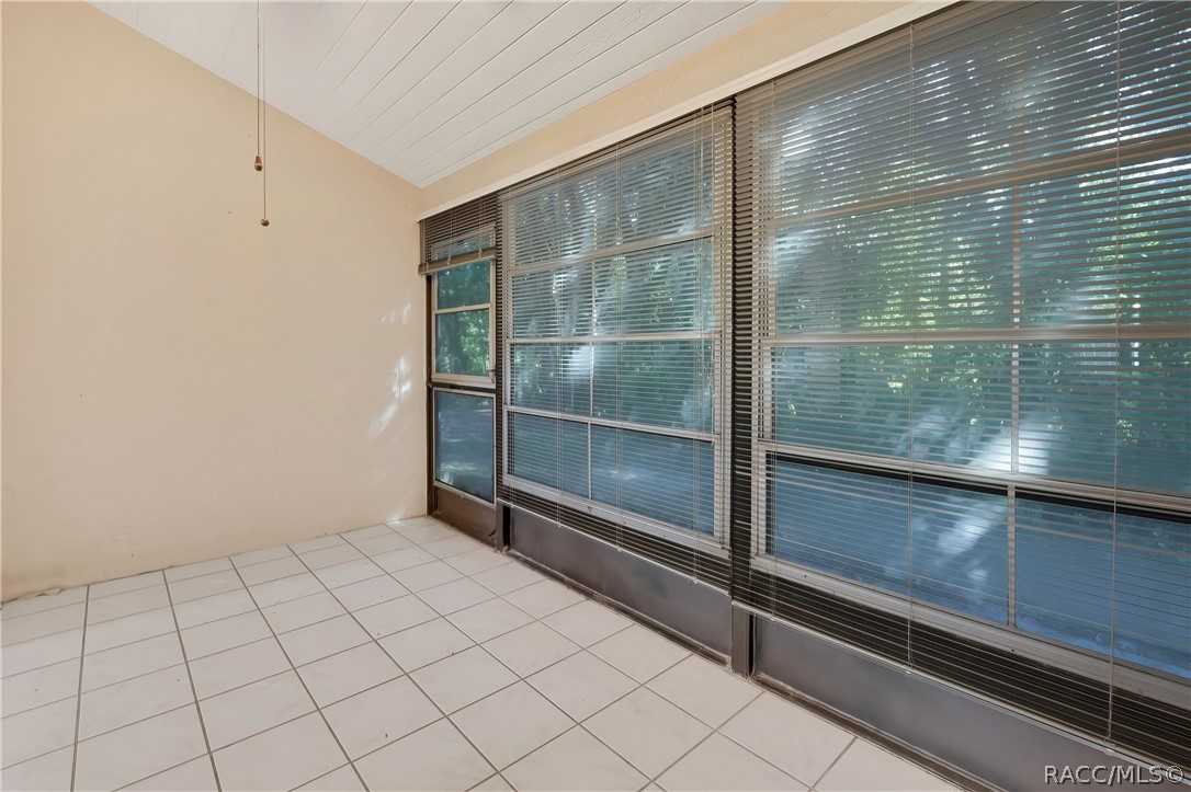 8 Pinewood Gardens, Homosassa, FL 34446