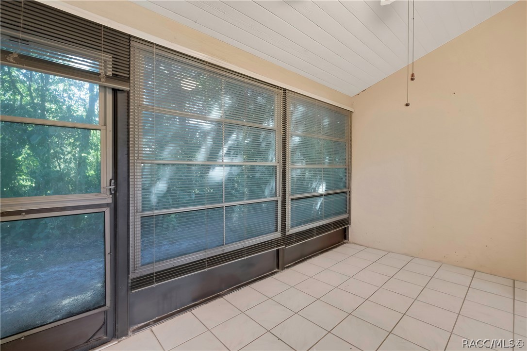 8 Pinewood Gardens, Homosassa, FL 34446