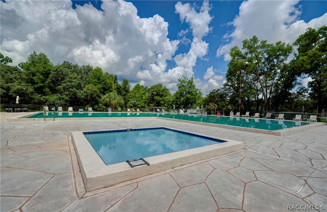 8 Pinewood Gardens, Homosassa, FL 34446
