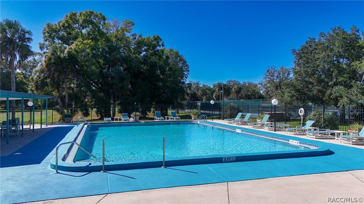 5222 S Riverview Circle, Homosassa, FL 34448