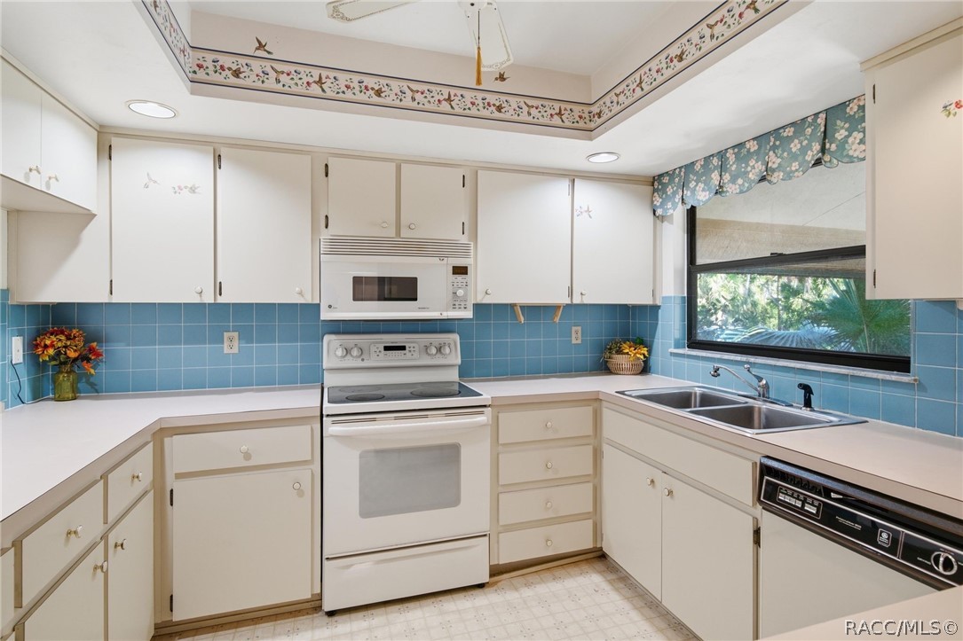 5222 S Riverview Circle, Homosassa, FL 34448