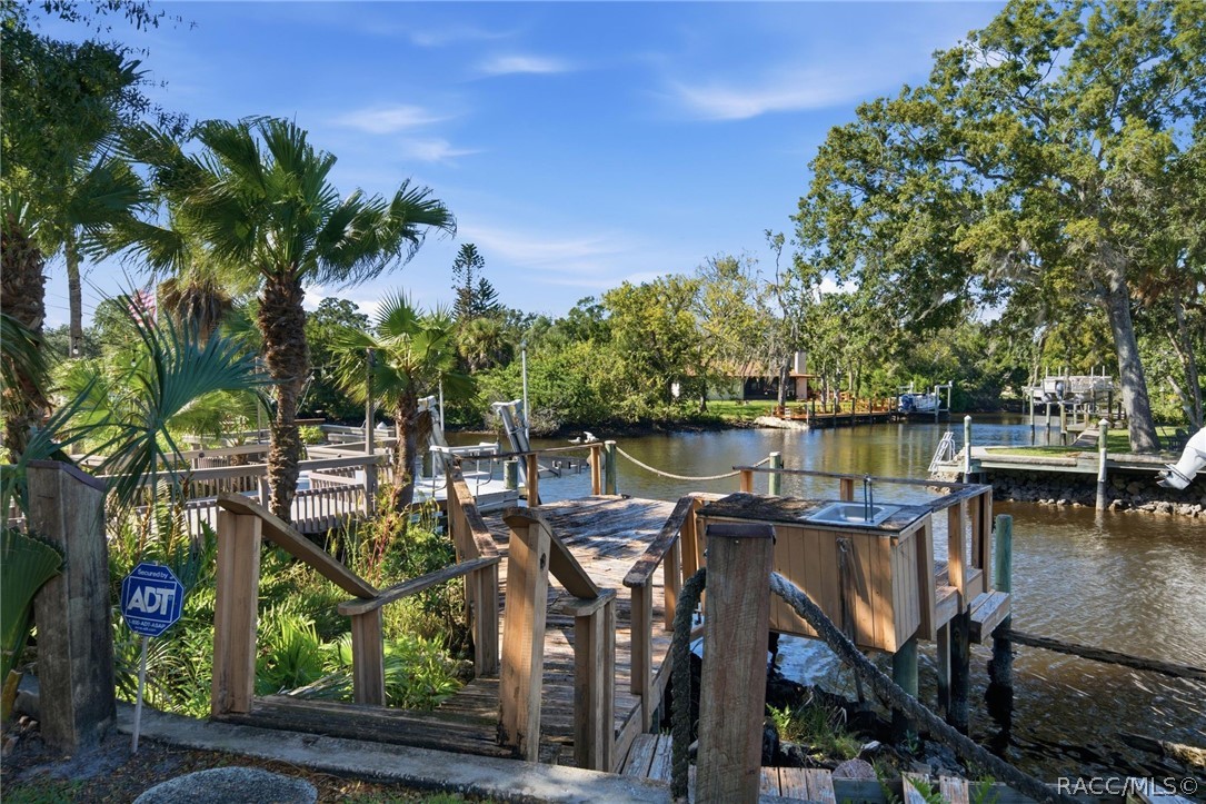5222 S Riverview Circle, Homosassa, FL 34448