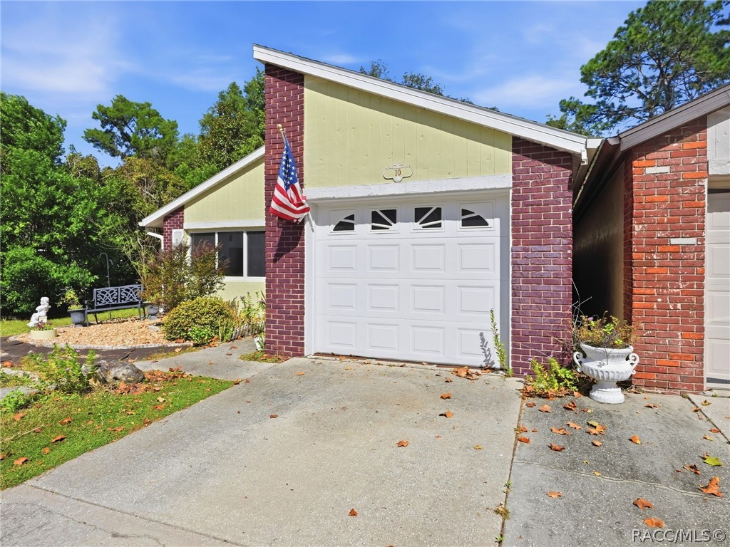 10 Chinaberry Circle, Homosassa, FL 34446