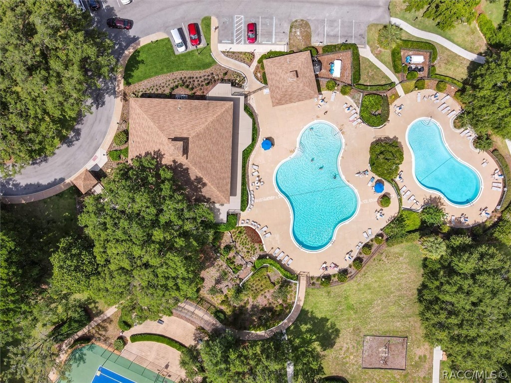 COMMUNITY SWIMMING POOLS
DOUBLE THE POOLS, DOUBLE THE FUN! Meadowcrest offers TWO BEAUTIFUL COMMUNITY SWIMMING POOLS w/spacious sun decks, lounge chairs & inviting areas to relax, socialize & soak up the Florida sunshine!