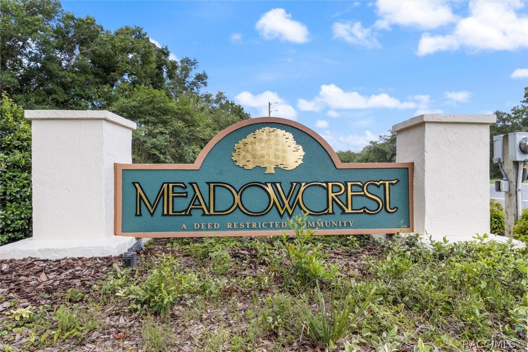 WELCOME TO MEADOWCREST! A beautifully maintained, deed-restricted community surrounded by lush landscaping, mature trees & natural Florida beauty!
