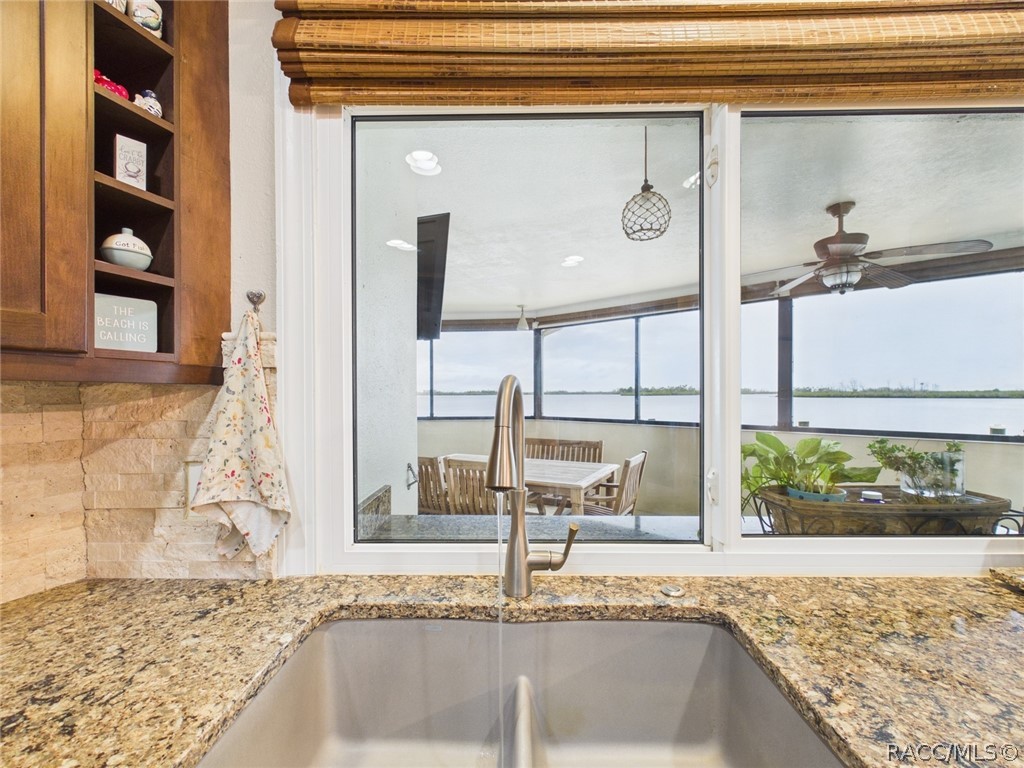 12018 W Bayshore Drive, Crystal River, FL 34429