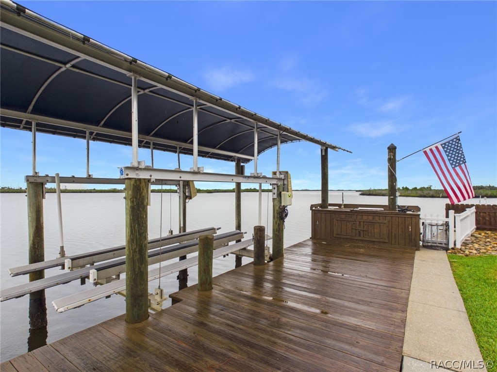 12018 W Bayshore Drive, Crystal River, FL 34429