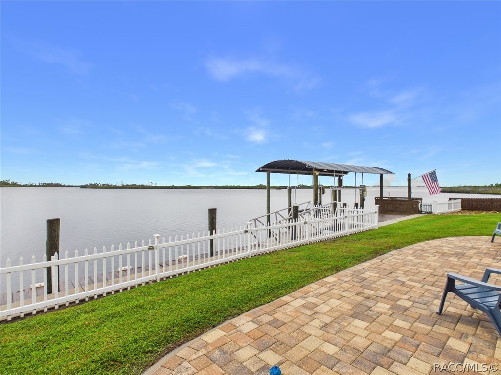 12018 W Bayshore Drive, Crystal River, FL 34429