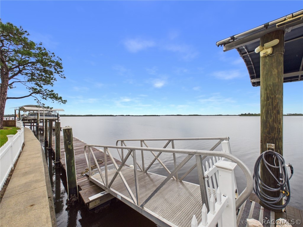 12018 W Bayshore Drive, Crystal River, FL 34429