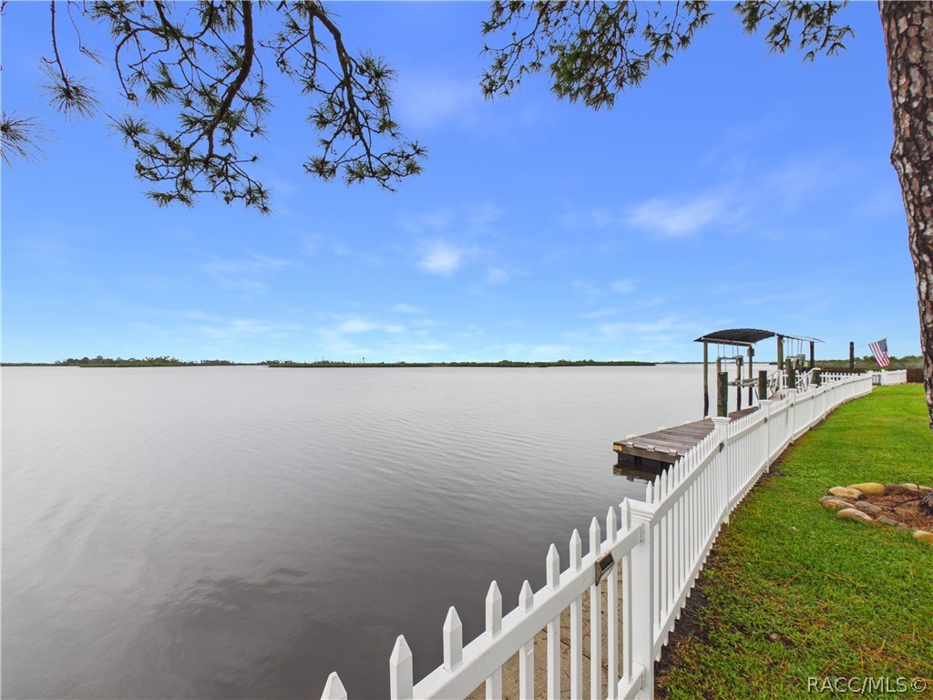 12018 W Bayshore Drive, Crystal River, FL 34429