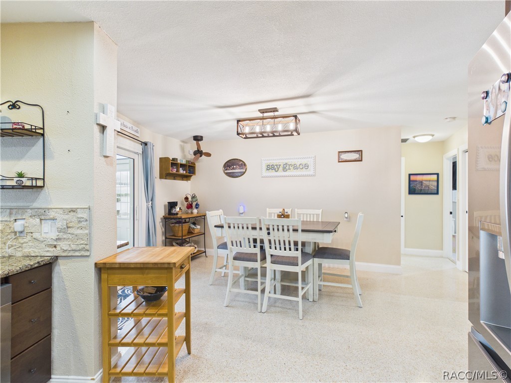 12018 W Bayshore Drive, Crystal River, FL 34429