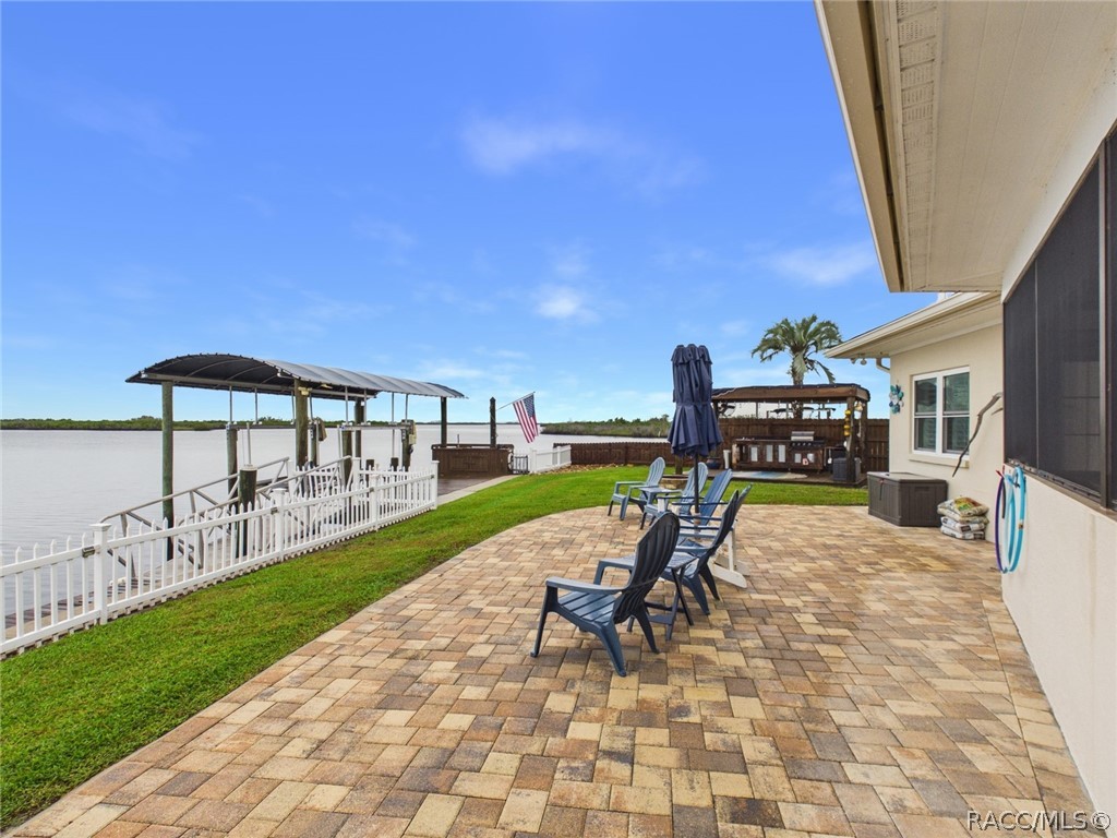 12018 W Bayshore Drive, Crystal River, FL 34429